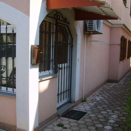 Miki Apartamento Poreč Exterior foto