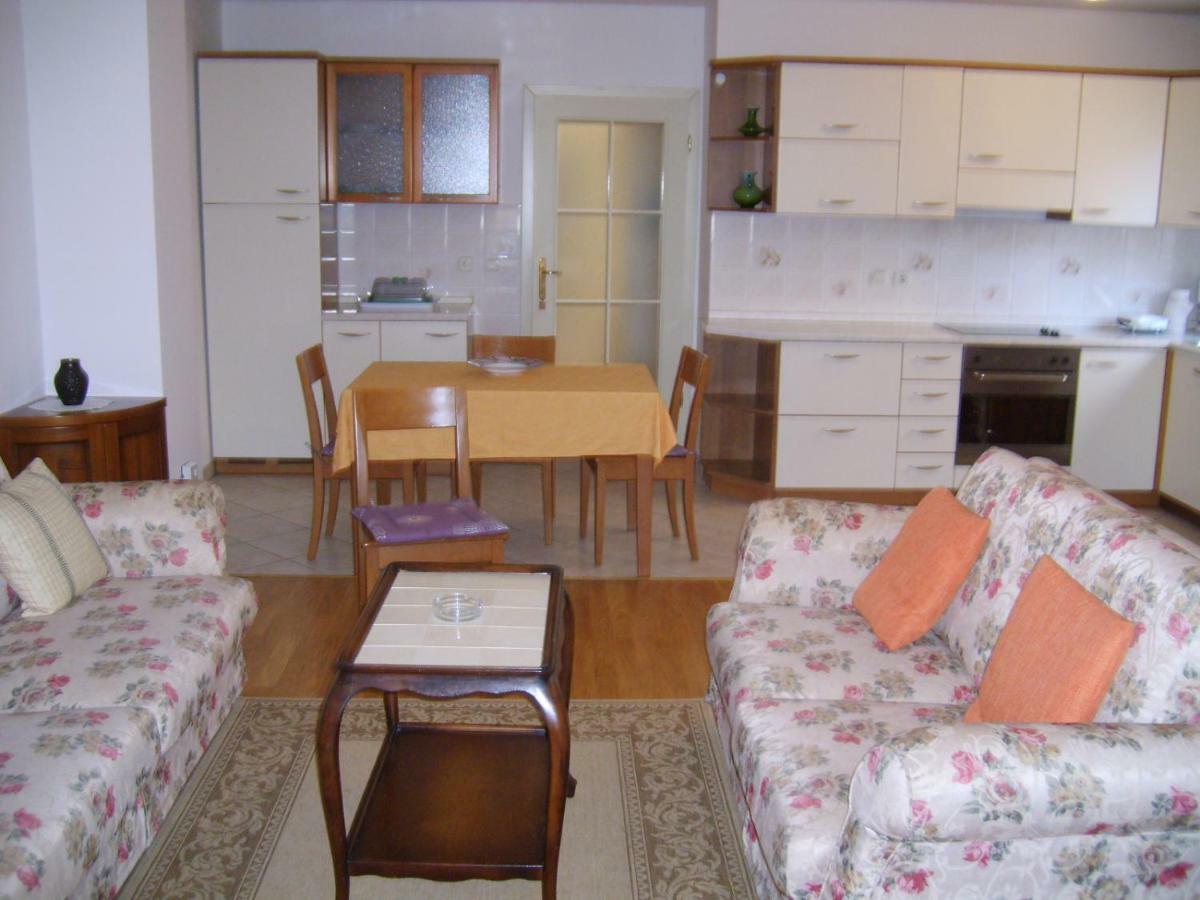 Miki Apartamento Poreč Exterior foto