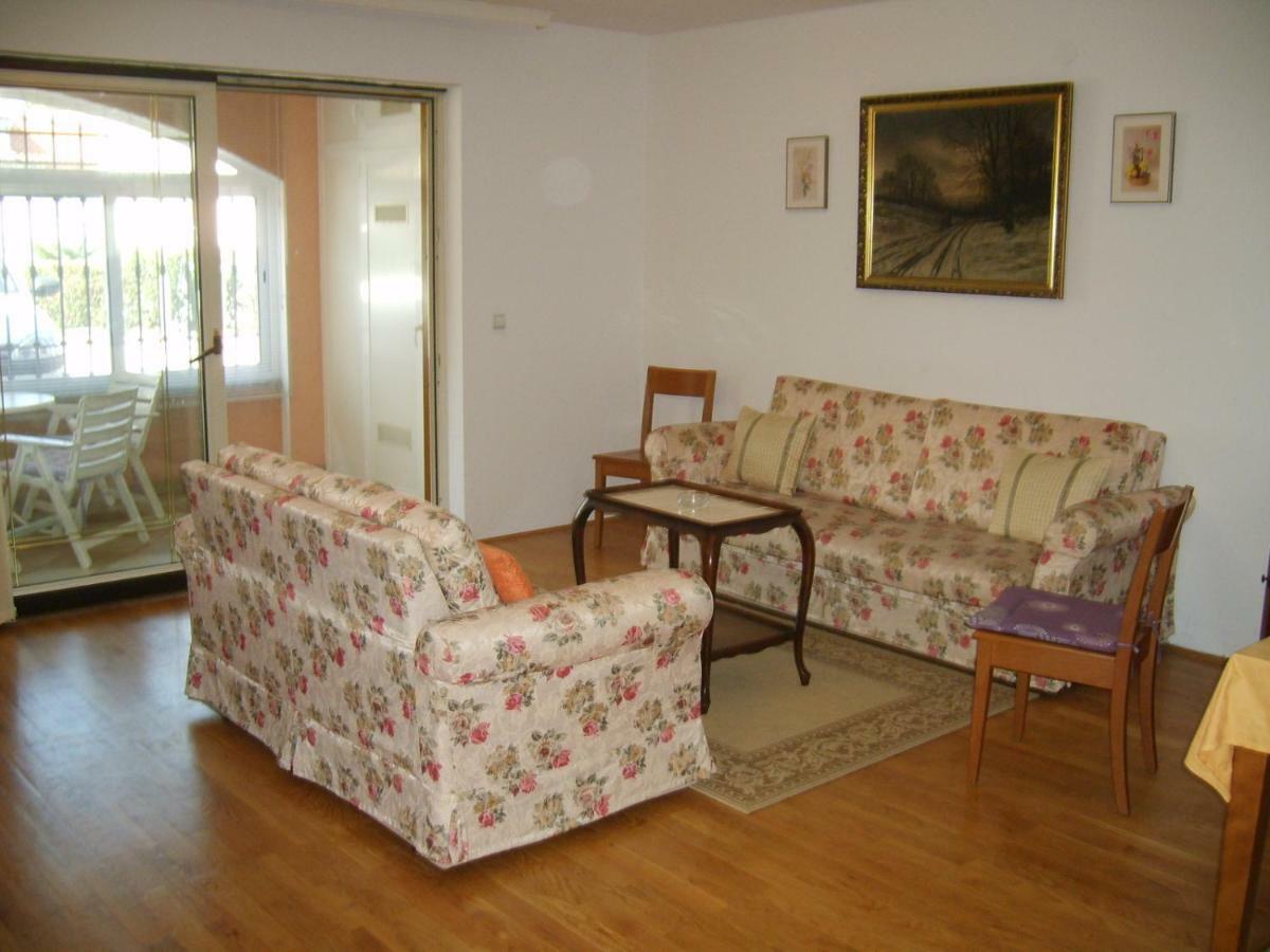 Miki Apartamento Poreč Exterior foto